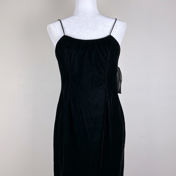 Late Edition | Vintage Dead Stock 80s 90s Timeless Black Velvet Maxi Dress | 8 - Picture 9 of 13